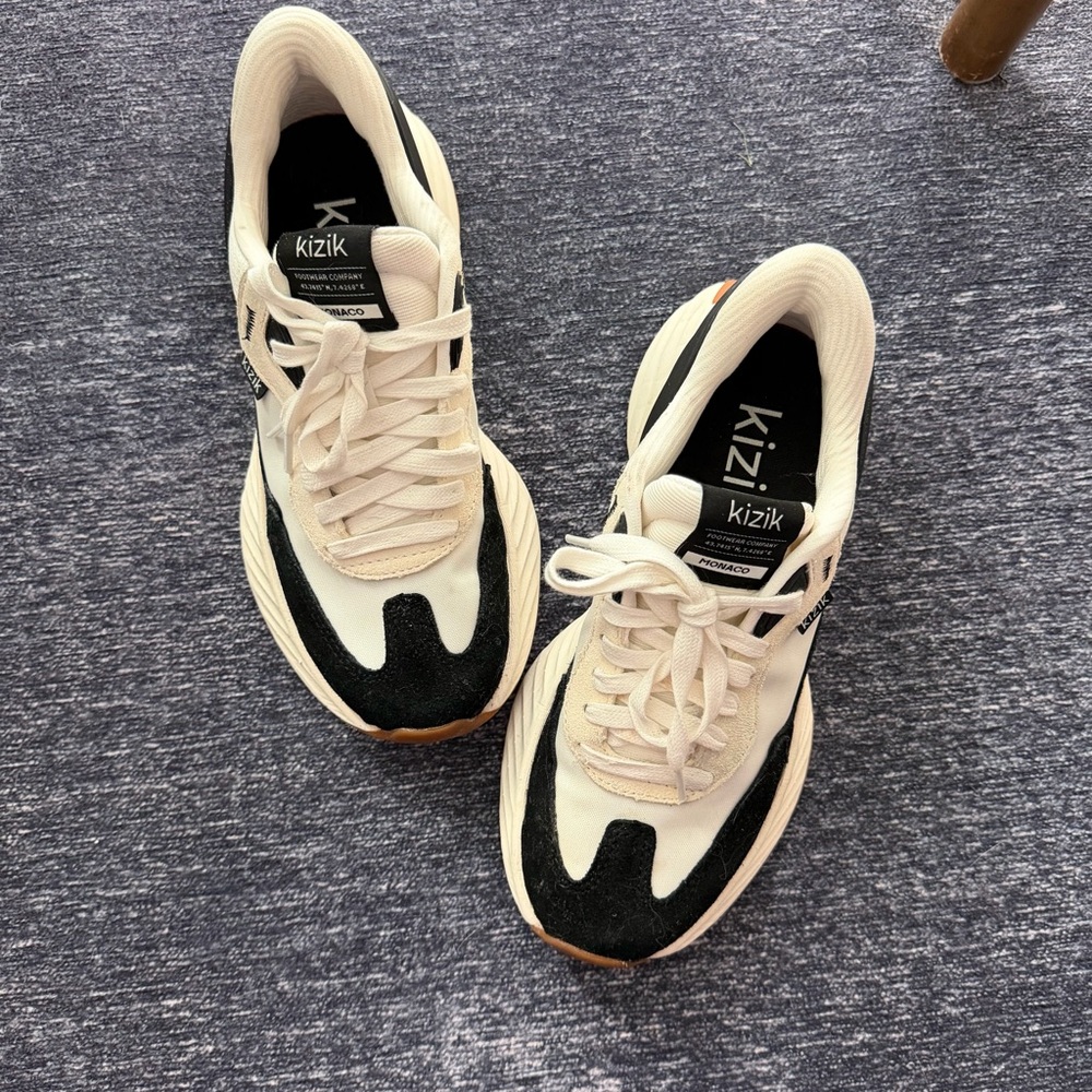 Kizik Women’s Monaco Black and White Sneakers step in hands free size 6